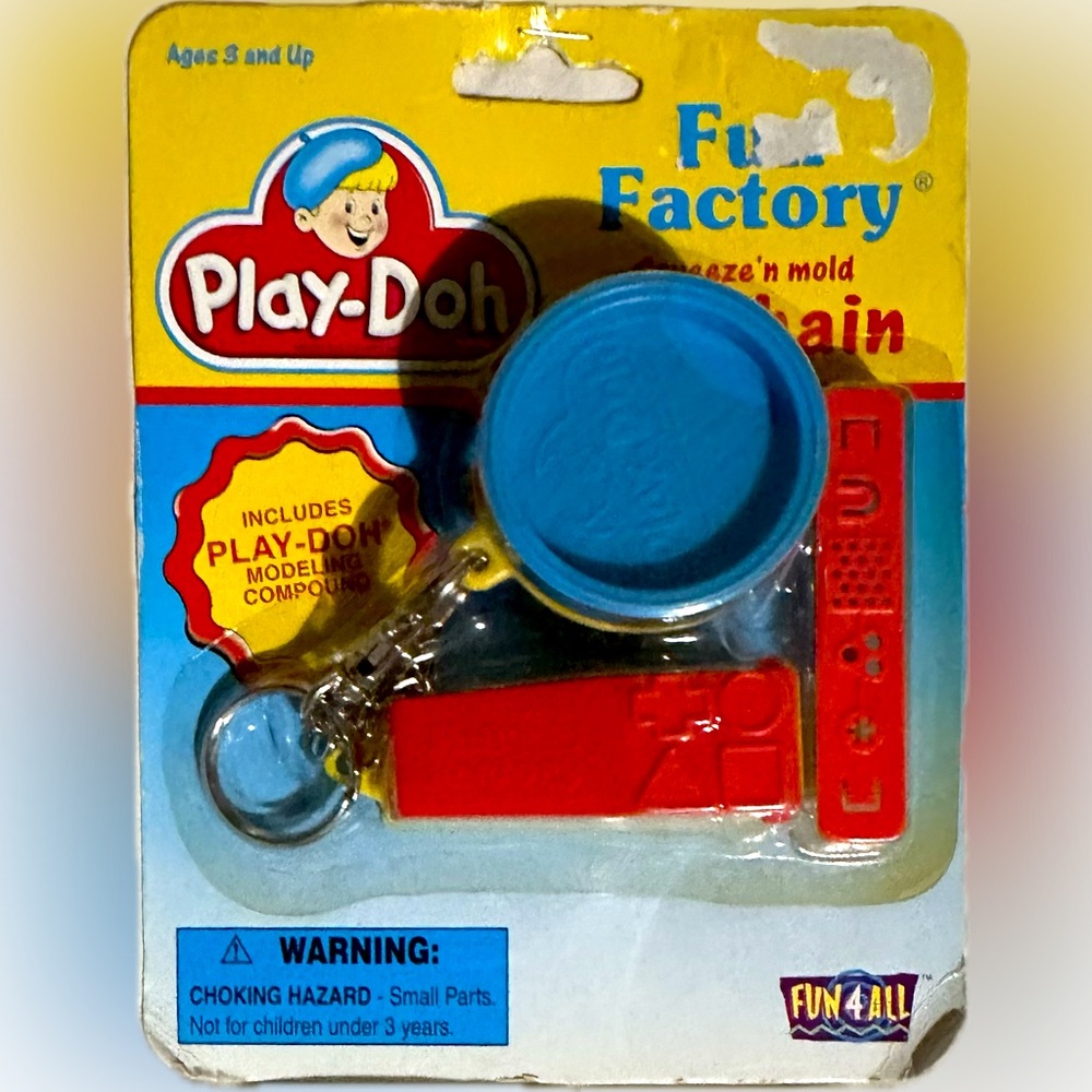 VTG 1998 HASBRO PLAY DOH BLUE FUN FACTORY KEYCHAIN MINIATURE SHAPE MAKER TOY